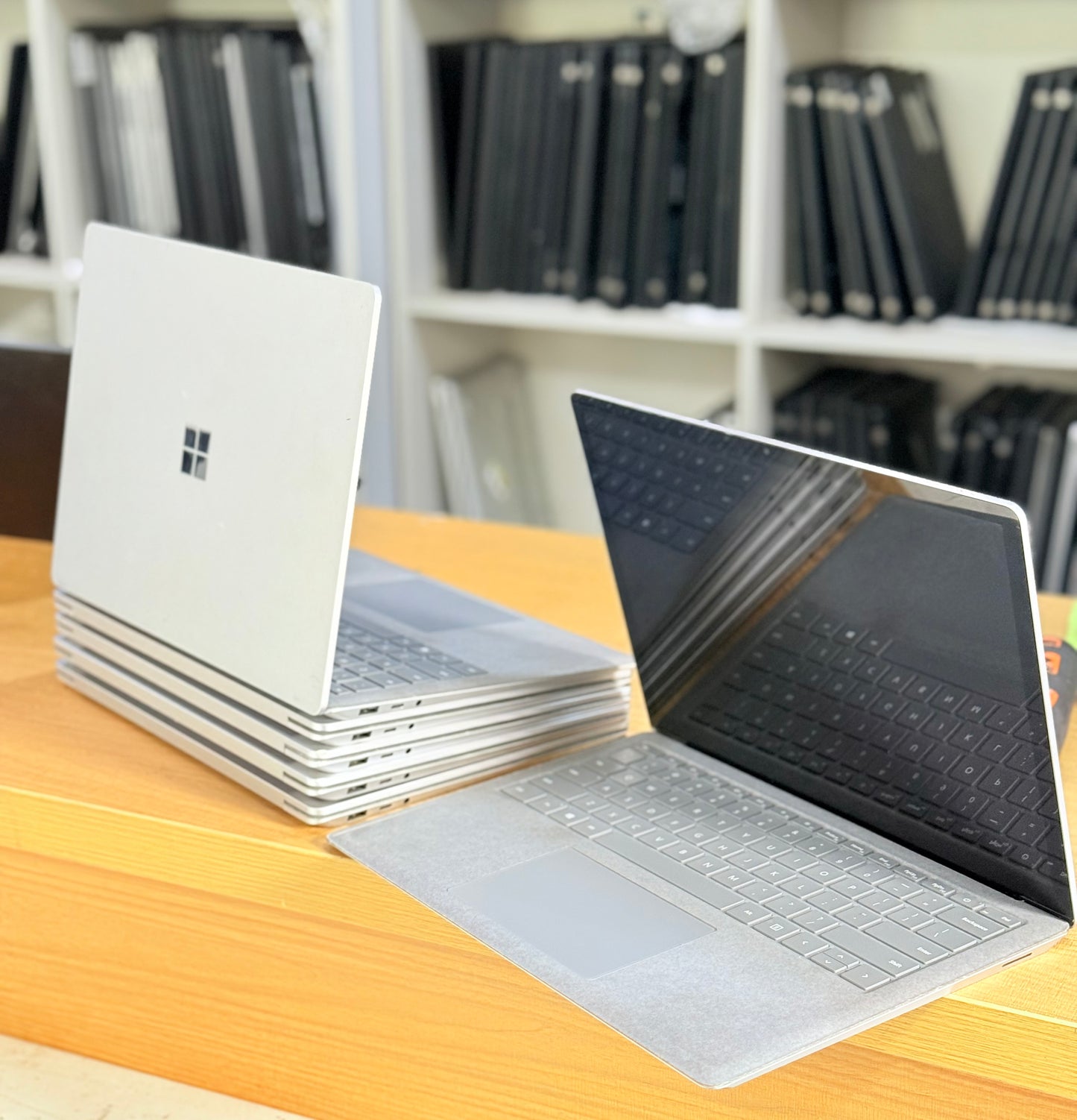 Refurbished Microsoft Surface 1769 (Core i7 7th GEN/8GB/256GB SSD/ 13.5" Touch /1 Year Warranty)