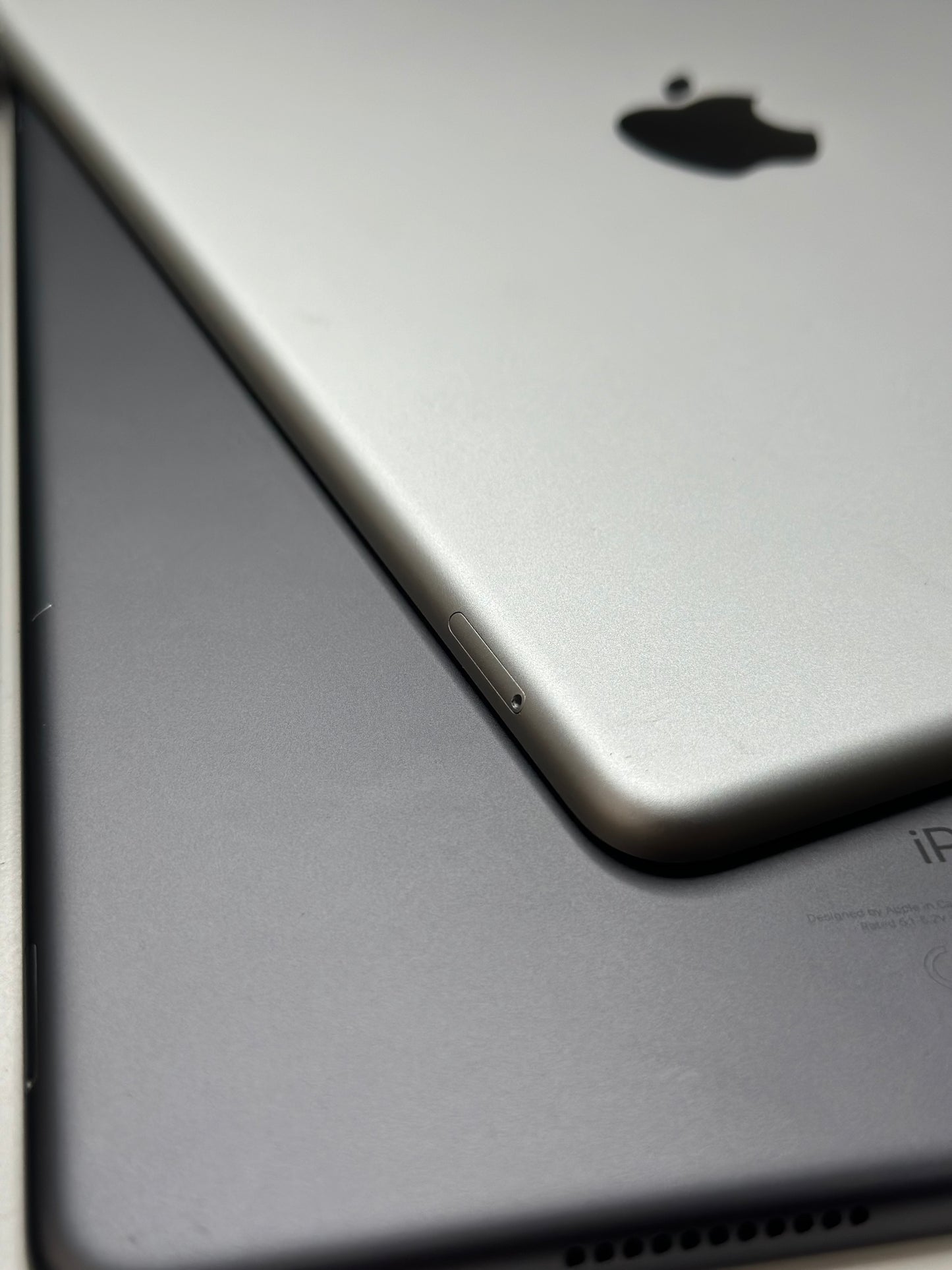 REFURBISHED APPLE iPAD AIR 3RD GEN 2020 (10.5" Reina/64GB/WiFi + Cellular/6 MONTH WARRANTY)