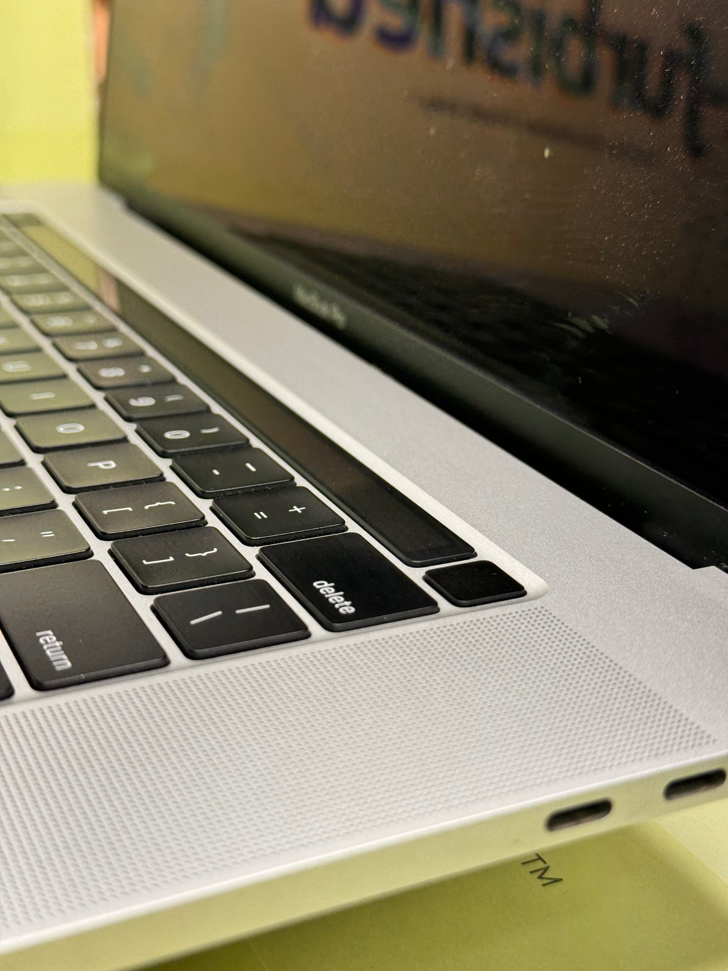 REFURBISHED Macbook Pro A2141 2020-2021 (i9/32gb/1TB/1 Year/8GB Graphics/Touchbar/16" Retina)