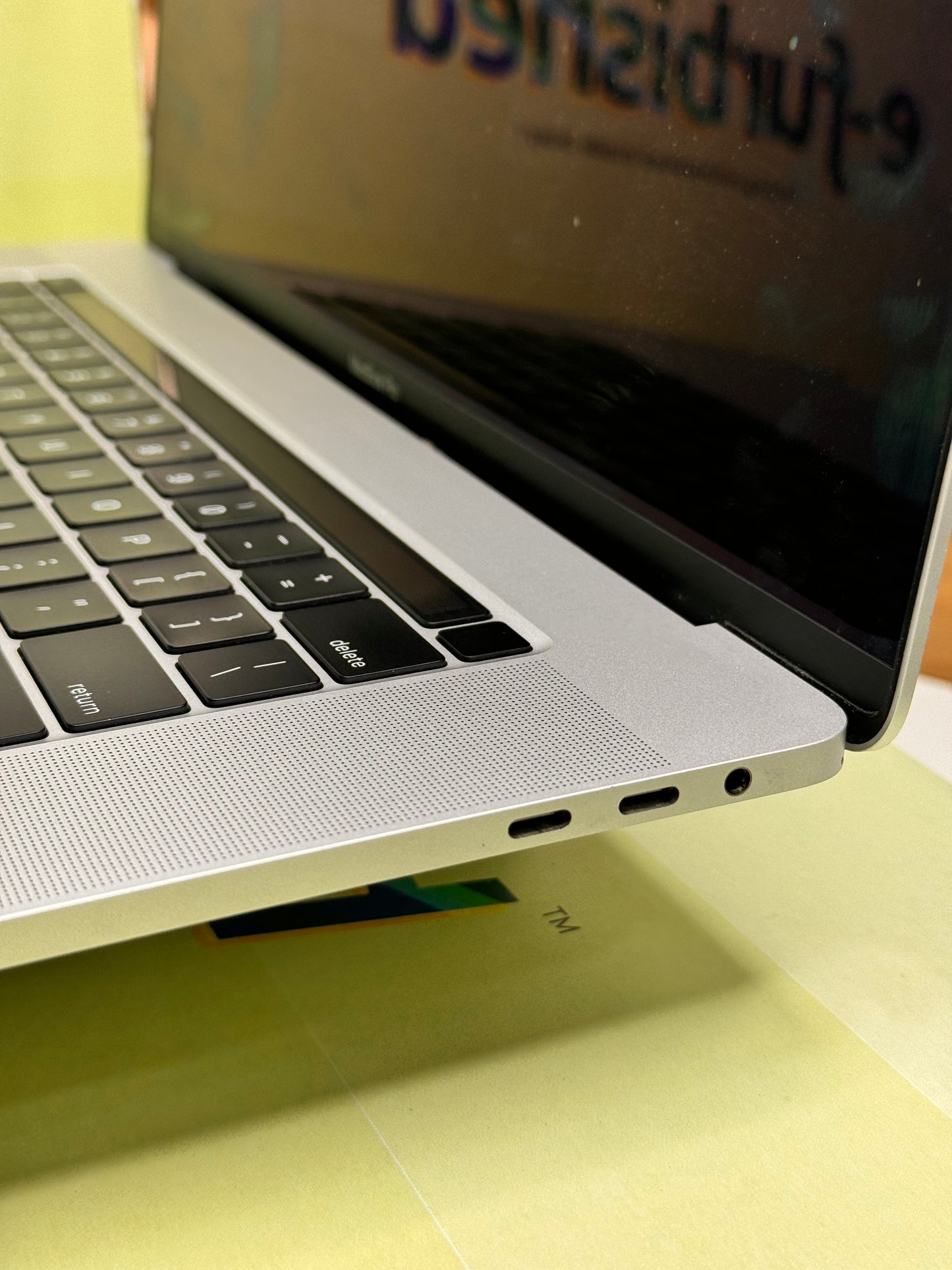 REFURBISHED Macbook Pro A2141 2020-2021 (i9/32gb/1TB/1 Year/8GB Graphics/Touchbar/16" Retina)