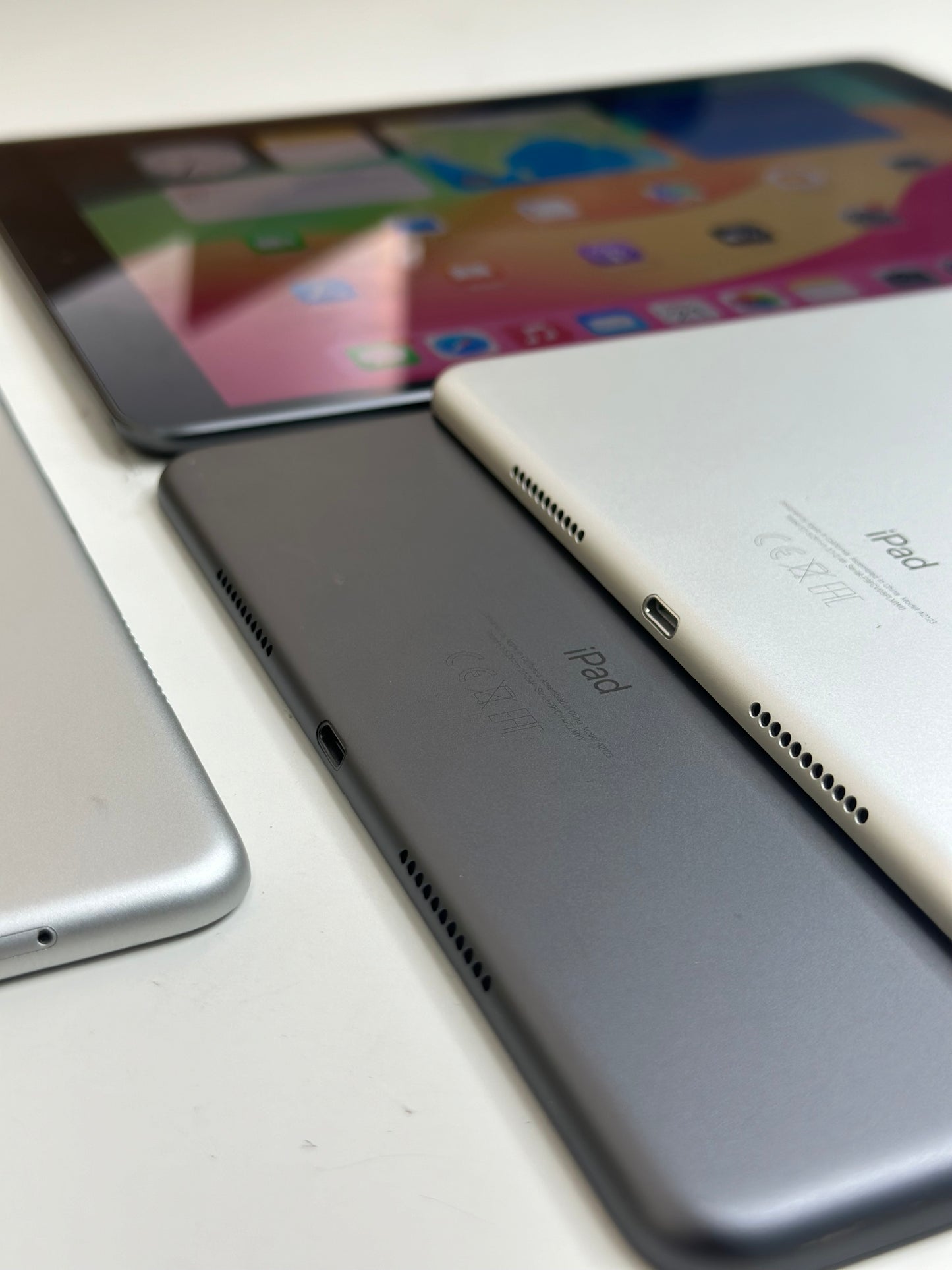 REFURBISHED APPLE iPAD AIR 3RD GEN 2020 (10.5" Reina/64GB/WiFi + Cellular/6 MONTH WARRANTY)