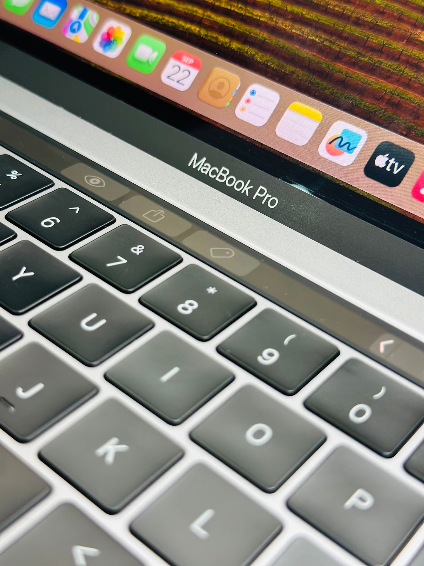 REFURBISHED Macbook Pro A1708 2017 (i5/8gb/256GB/1 Year/13" Retina/Touchbar)
