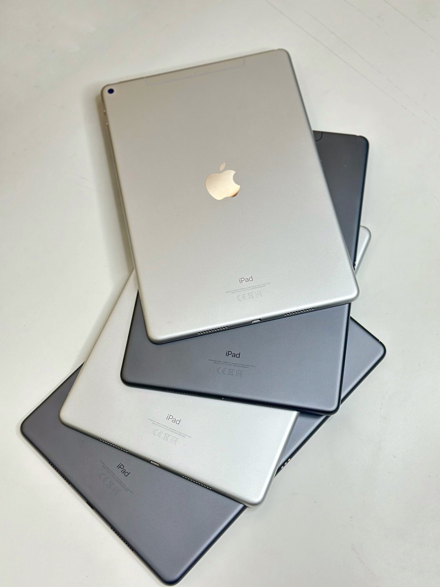 REFURBISHED APPLE iPAD AIR 3RD GEN 2020 (10.5" Reina/64GB/WiFi + Cellular/6 MONTH WARRANTY)