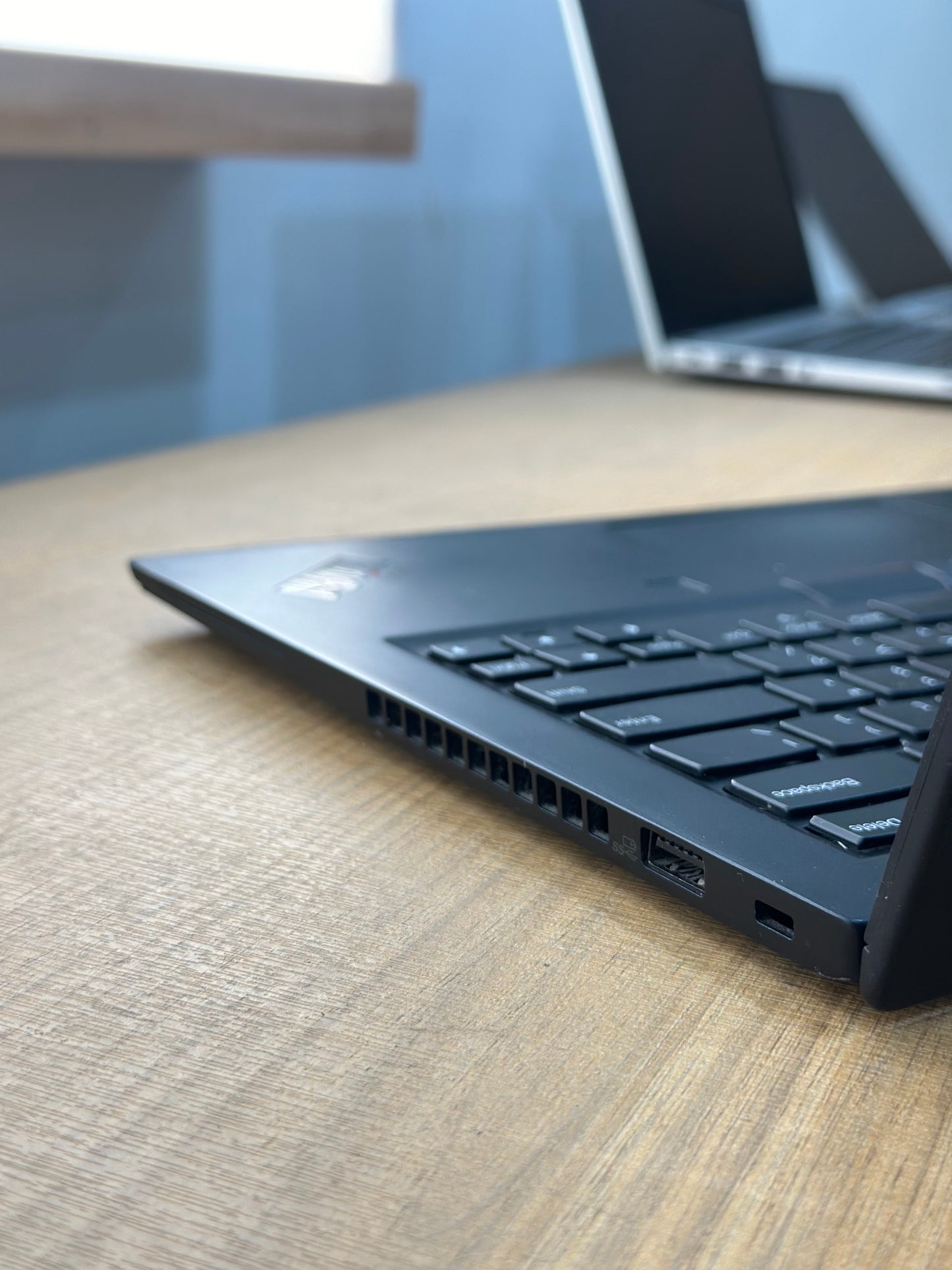Refurbished Lenovo T14s (Core i7 10th/14"/1 Year Warranty)