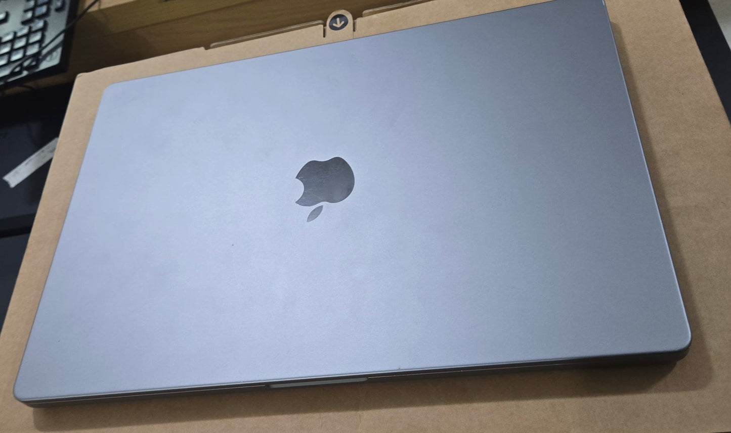 Used Macbook Pro A2485 2021-2022 (M1 MAX/32gb/1TB/1 Year/16.2" Liquid Retina/1 Year Waarranty)